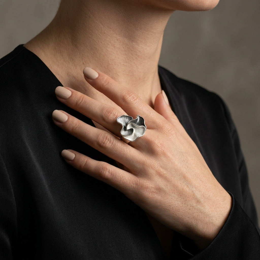 Tri-Petal Floral Stretch Ring - Grey Tones